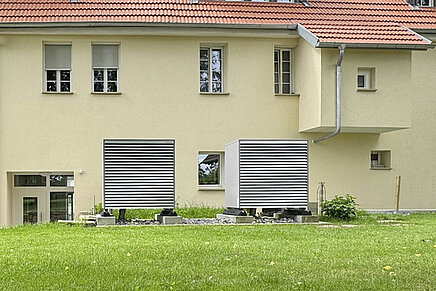 Zwei Weishaupt Luft/Wasser-W&auml;rmepumpen Biblock&reg; versorgen das Kulturdenkmal mit W&auml;rme und Warmwasser.